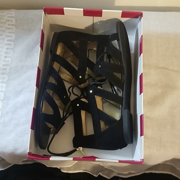 Flats - Picture 7 of 8